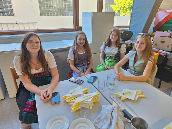 Volles Haus beim Dirndlkirtag