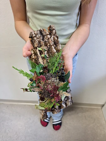 Allerheiligen-Gestecke aus Naturmaterialien